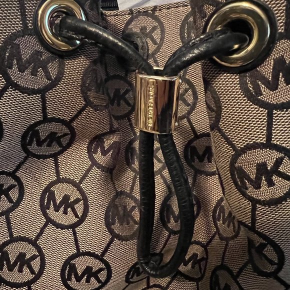 Michael Kors Signature Canvas and Leather Large Bucket Bag - Picture 3 of 6